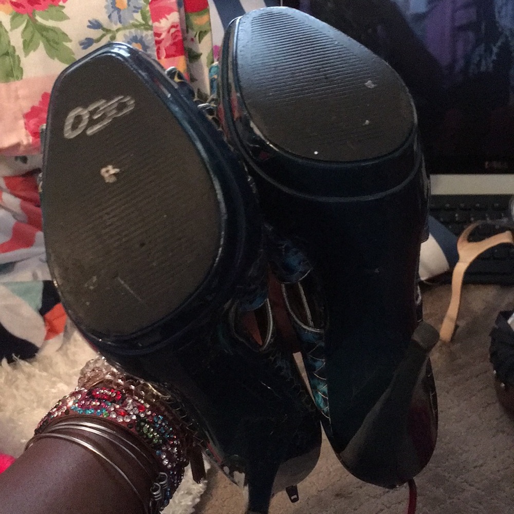 Shoe - Picture 4 of 4